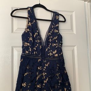 Romeo + Juliet Navy Lace Formal Dress Size M NWT